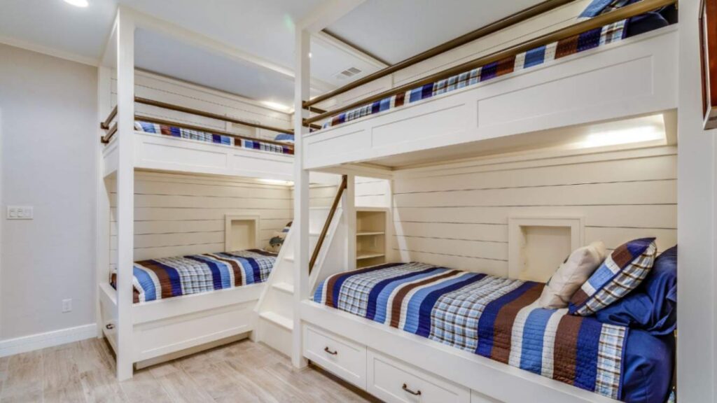 Built in bunk beds 4